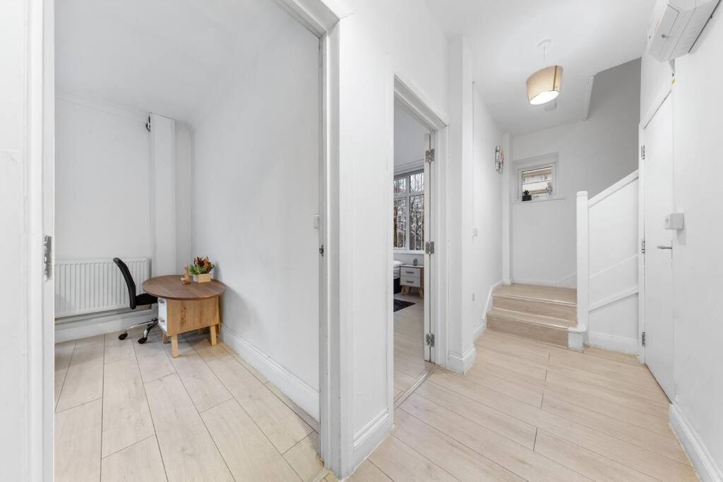 Апартаменты Near Kings Cross Sleep 12 Sp7